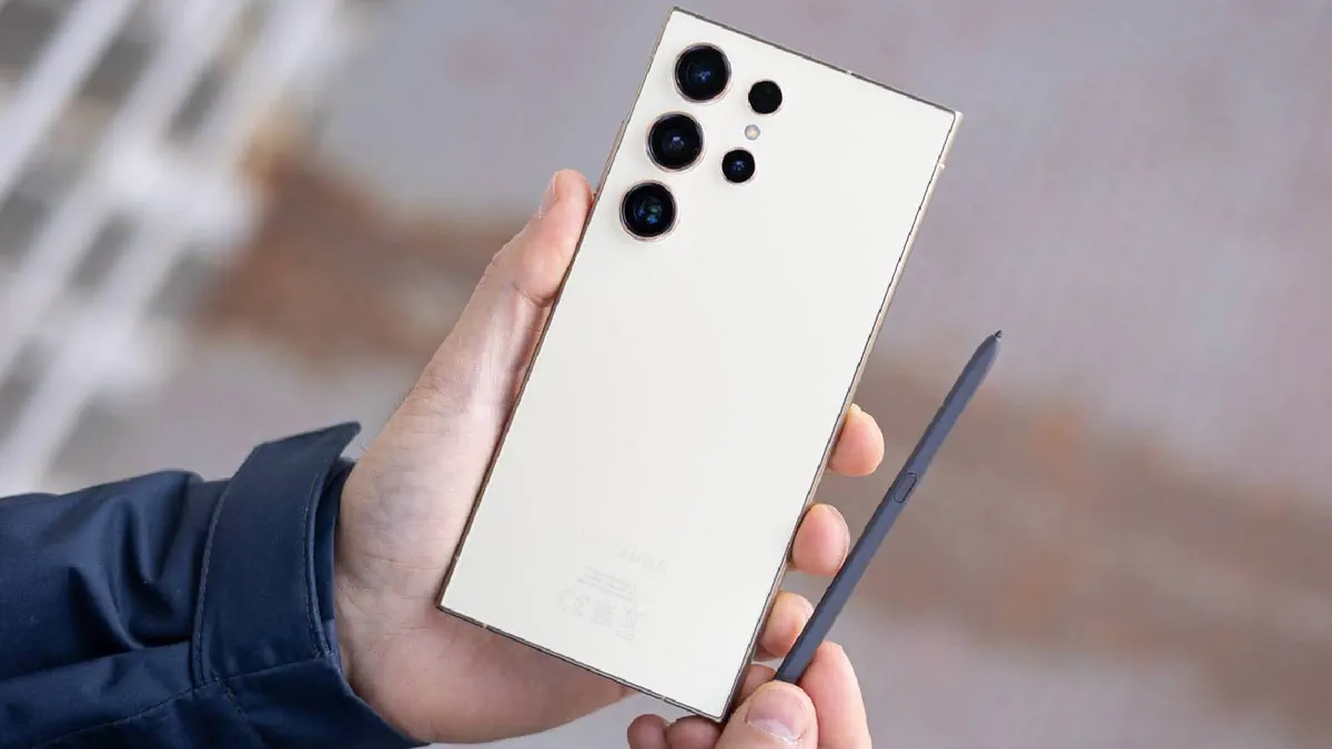 Οι χρήστες του Galaxy S24 Ultra αναφέρουν ότι το S Pen τους να μυρίζει καμένο